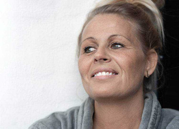 Tilfreds Wellvita-kunde fortæller om sin oplevelse med kosttilskud til huden