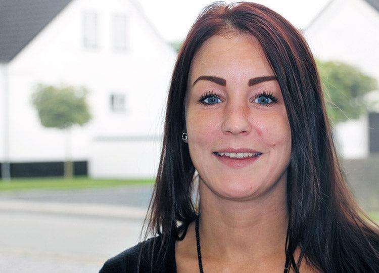 Tilfreds Wellvita-kunde fortæller om sin oplevelse med kosttilskud til hårvækst