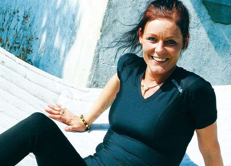 Tilfreds Wellvita-kunde fortæller om sin oplevelse med kosttilskud mod oppustet mave og fordøjelsesbesvær
