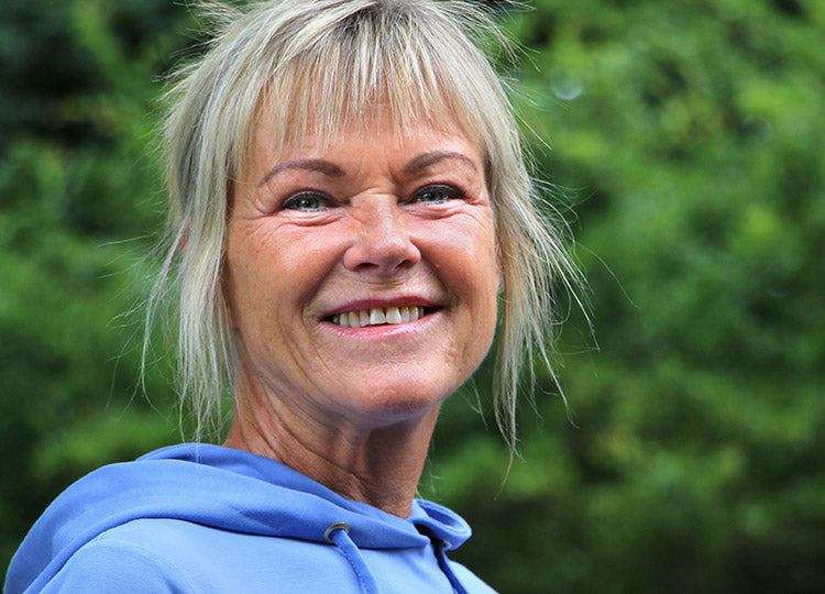 Tilfreds Wellvita-kunde fortæller om sin oplevelse med kosttilskud mod tunge ben og væske i kroppen